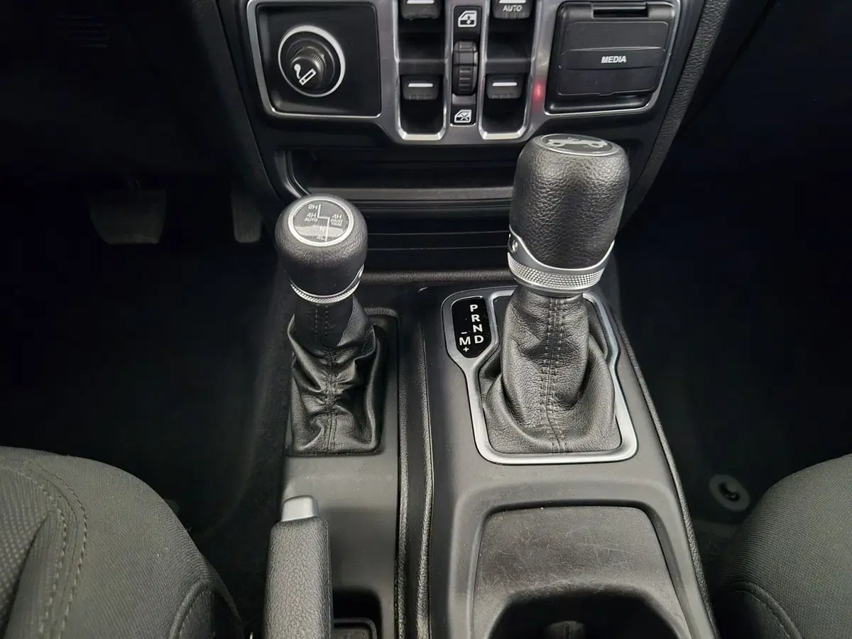 Jeep Wrangler Unlimited usata a Torino (11)