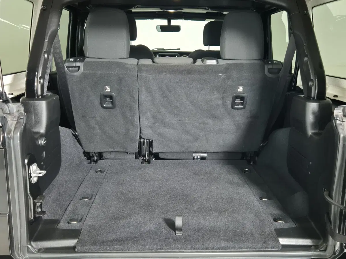 Jeep Wrangler Unlimited usata a Torino (13)