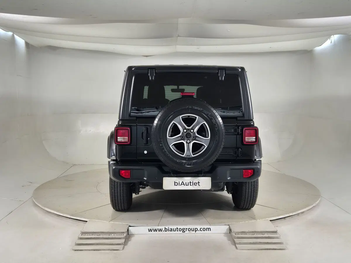 Jeep Wrangler Unlimited usata a Torino (3)
