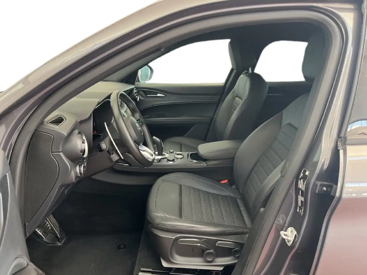 Alfa Romeo Stelvio usata a Torino (10)