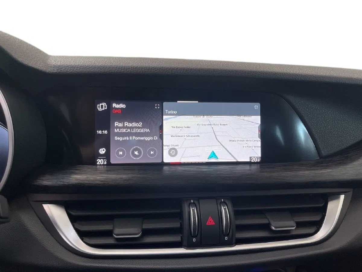 Alfa Romeo Stelvio usata a Torino (13)