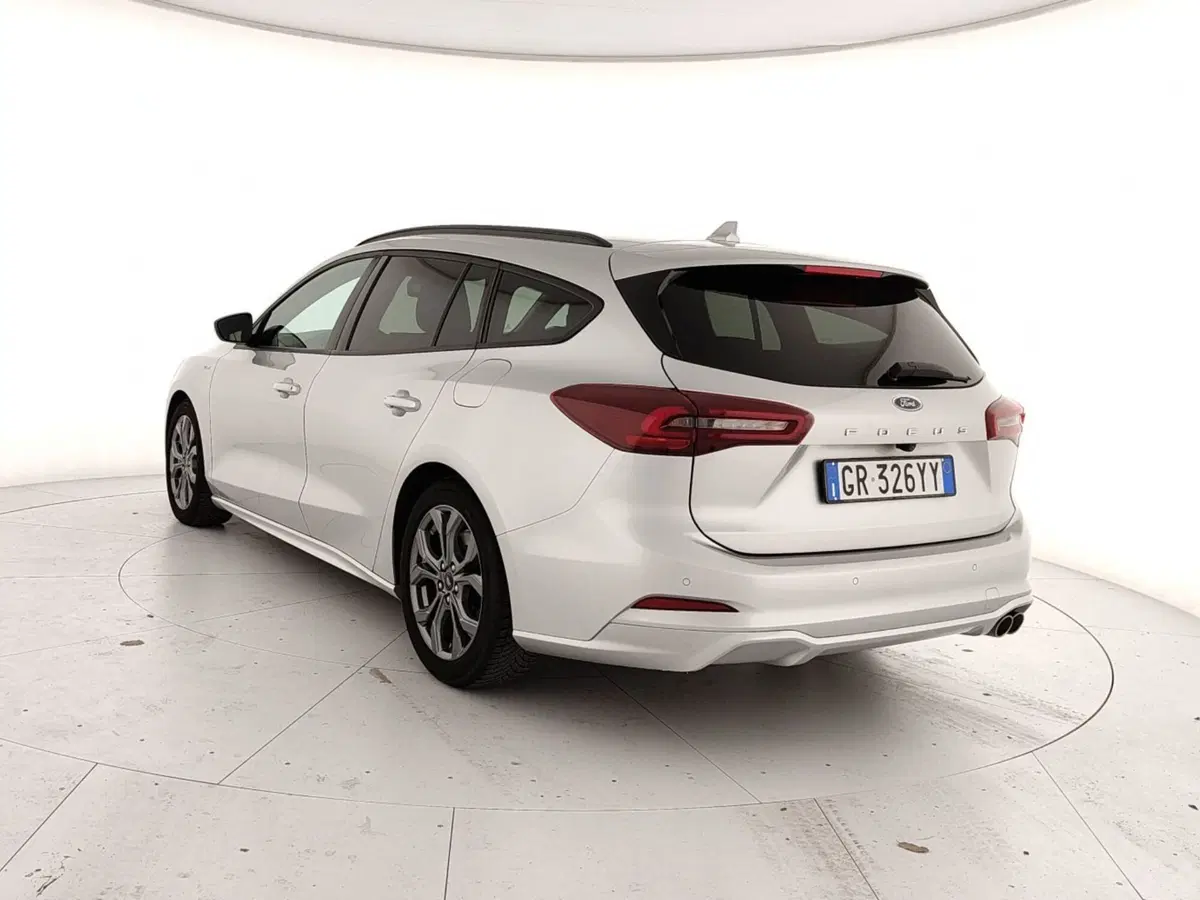 Ford Focus Station Wagon usata a Caserta (4)