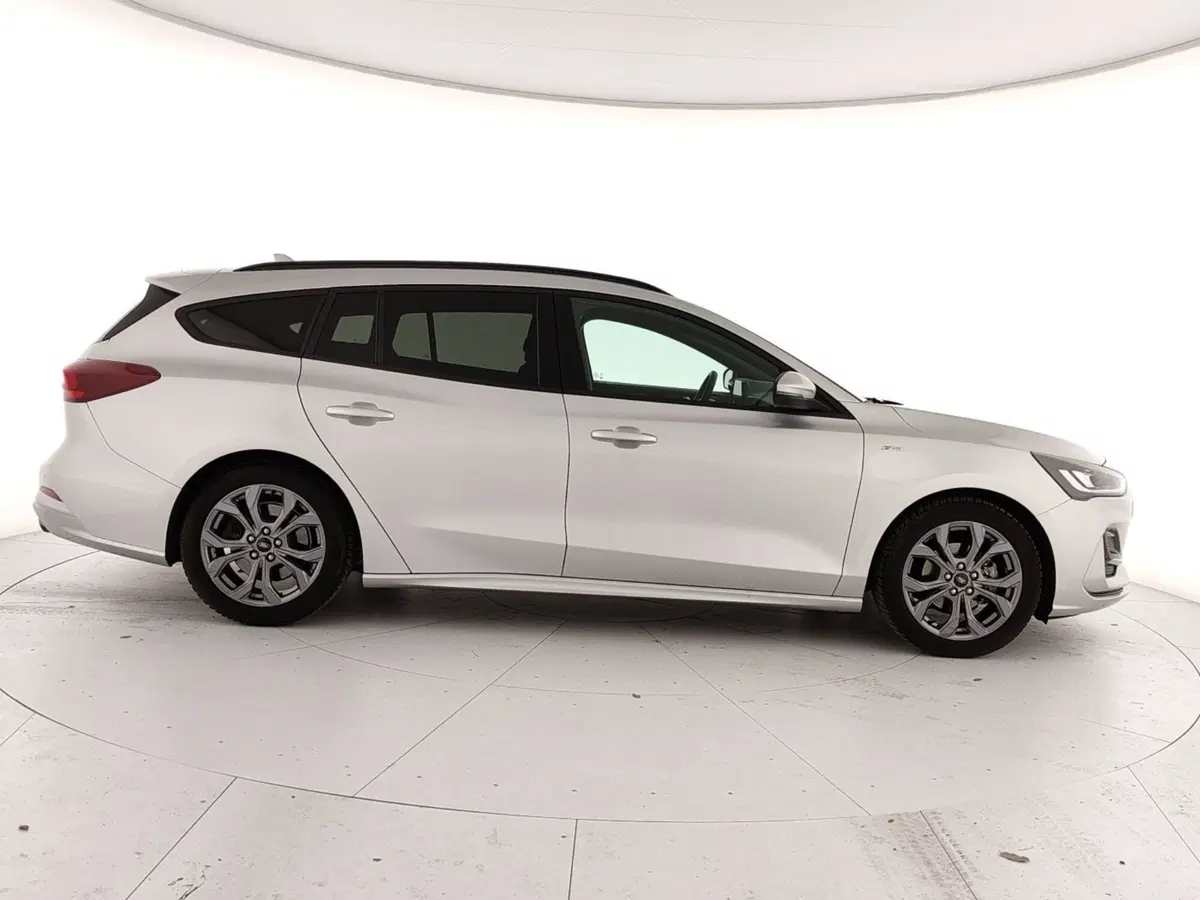 Ford Focus Station Wagon usata a Caserta (7)