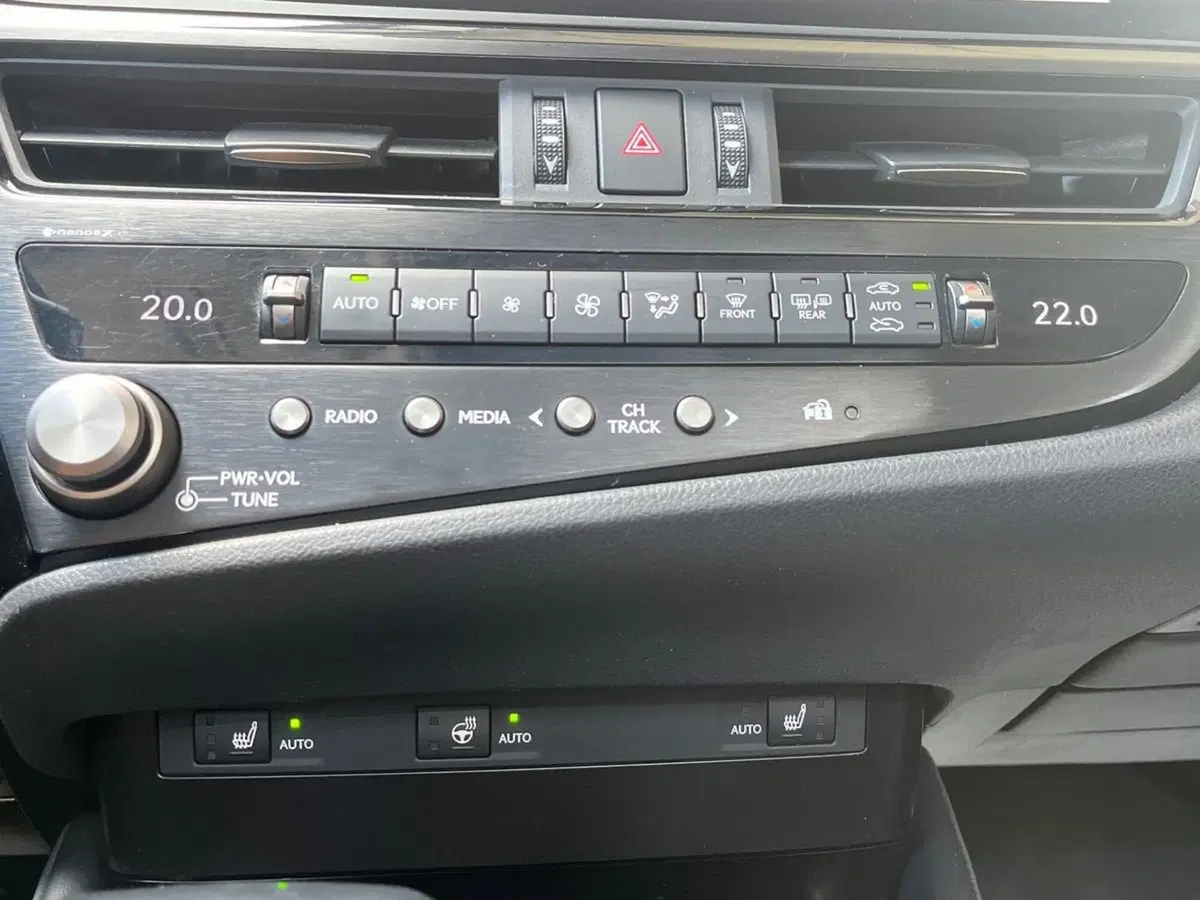 Lexus ES usata a Ragusa (13)