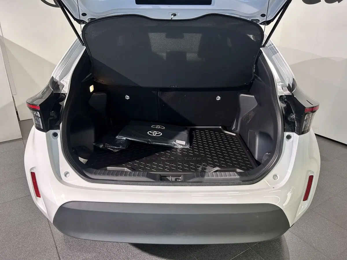 Toyota Yaris Cross nuova a Milano (5)