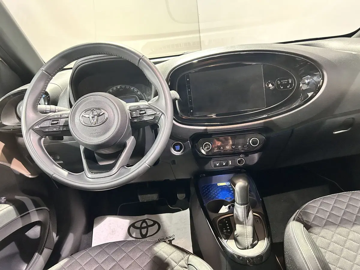Toyota Aygo X usata a Milano (9)