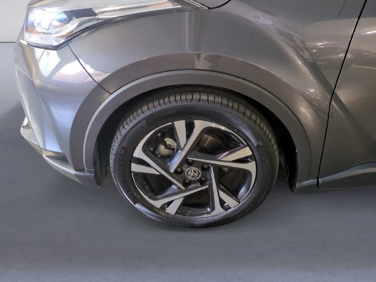 Toyota Toyota C-HR usata a Milano (11)