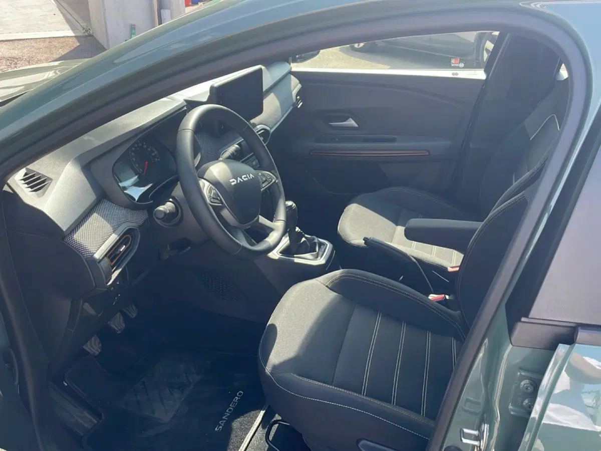 Dacia Sandero usata a Bologna (11)