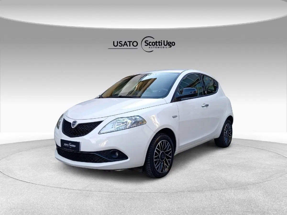 Lancia Ypsilon usata a Siena