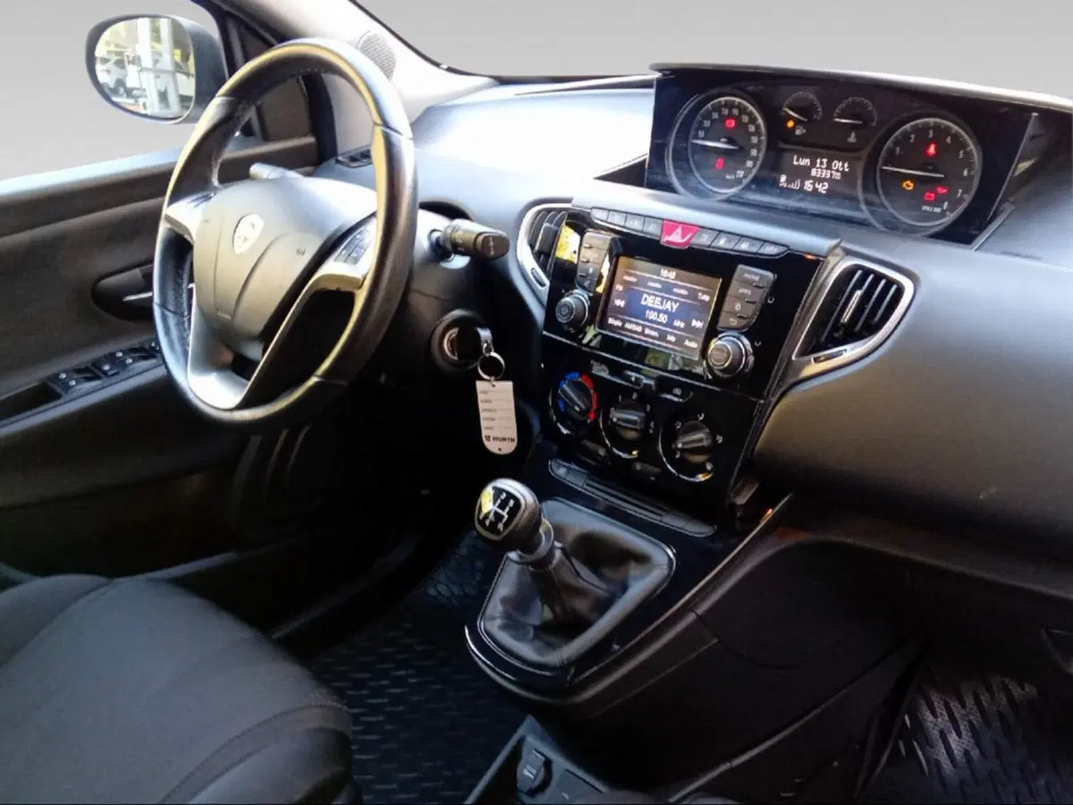 Lancia Ypsilon usata a Siena (12)