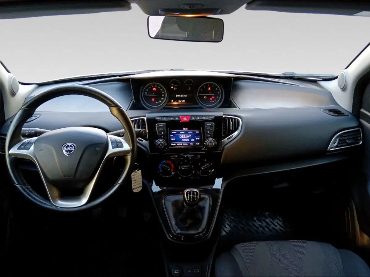 Lancia Ypsilon usata a Siena (14)