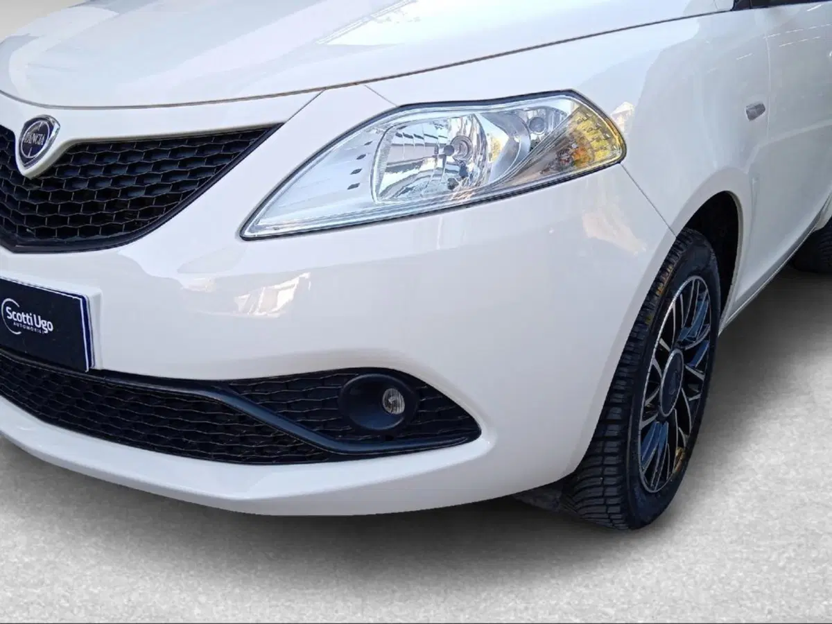 Lancia Ypsilon usata a Siena (2)