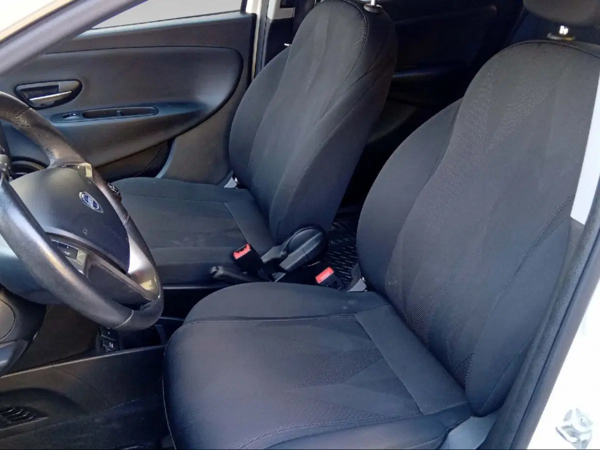 Lancia Ypsilon usata a Siena (8)