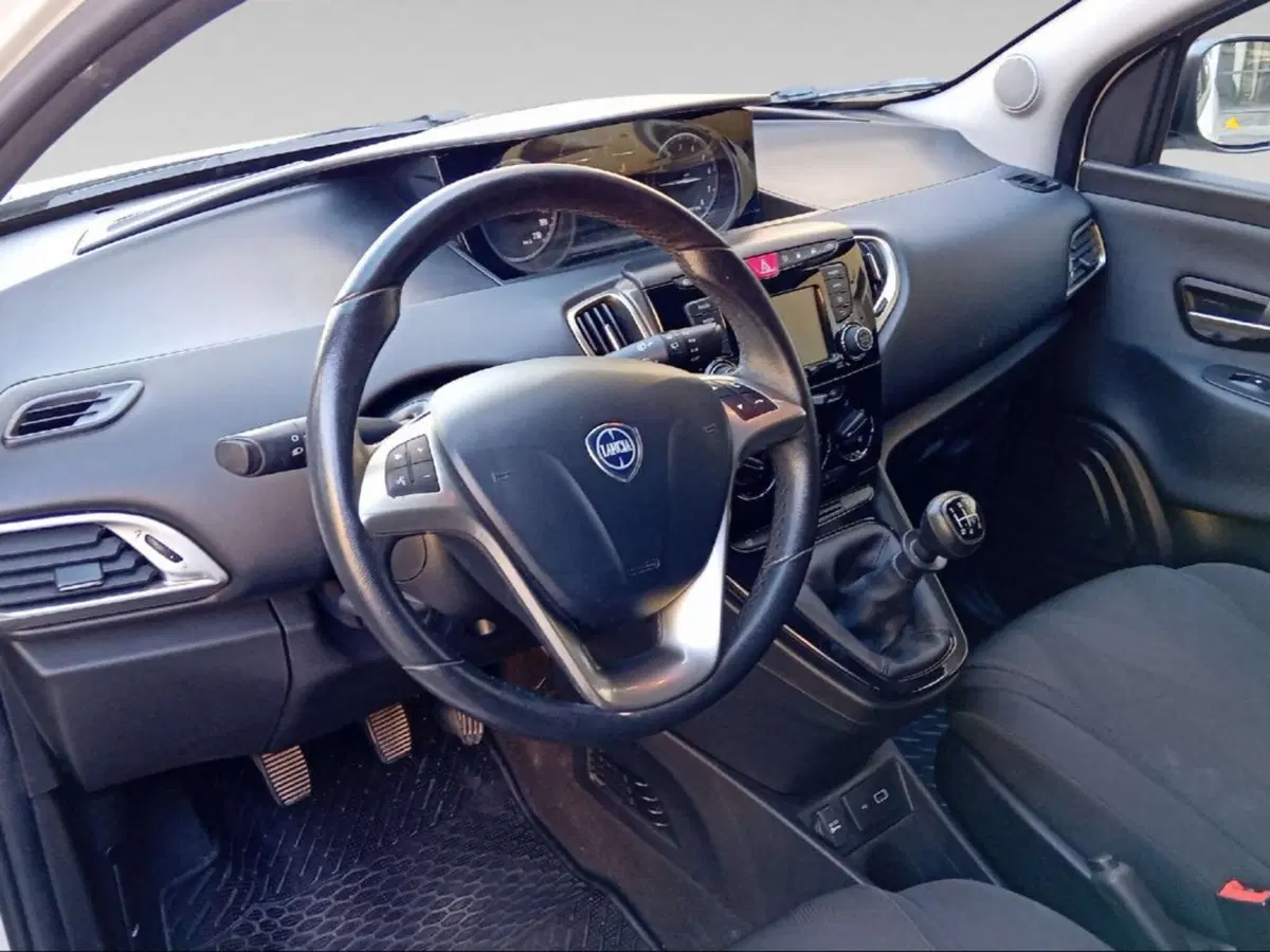 Lancia Ypsilon usata a Siena (9)