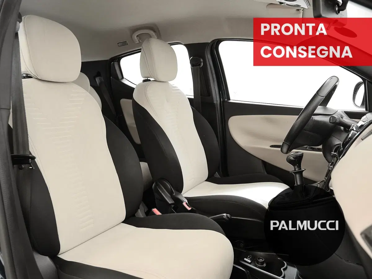 Lancia Ypsilon usata a Prato (18)
