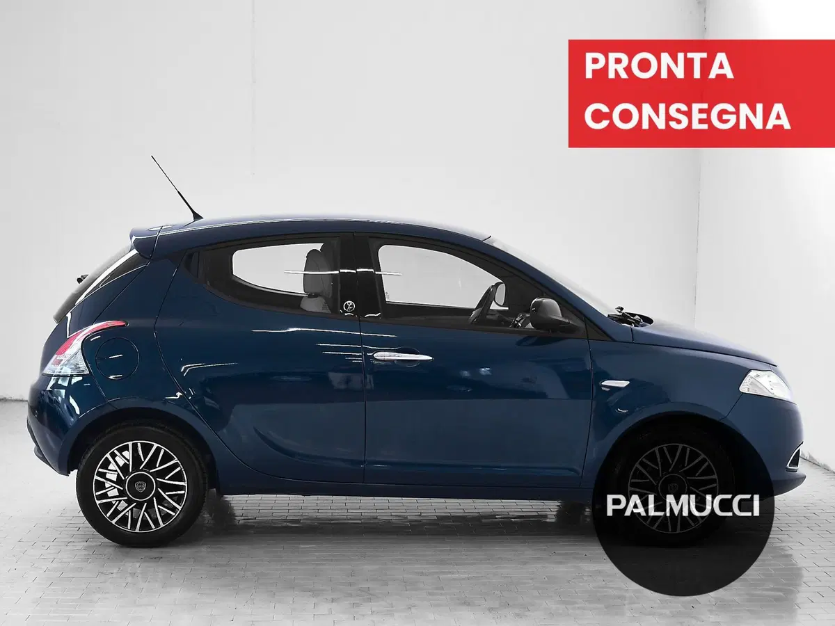 Lancia Ypsilon usata a Prato (5)