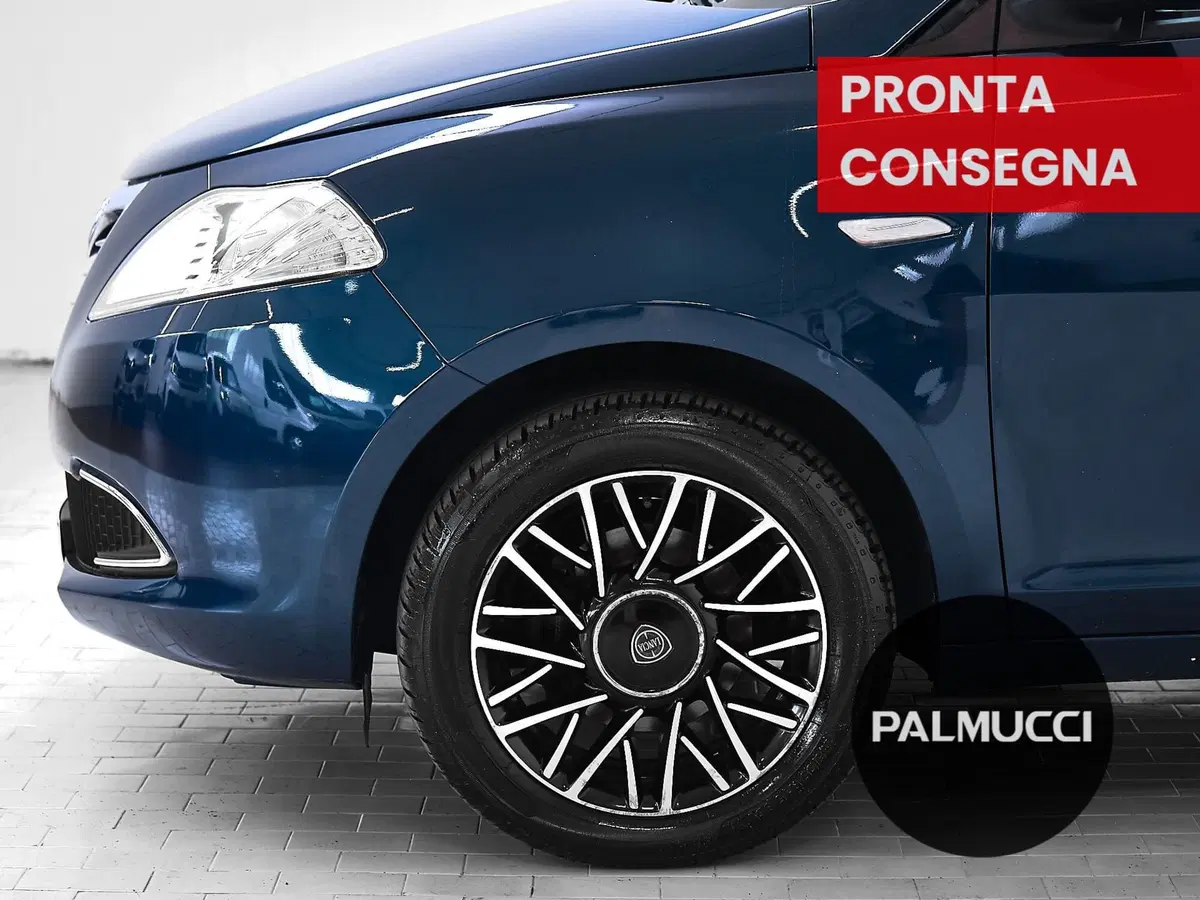 Lancia Ypsilon usata a Prato (7)
