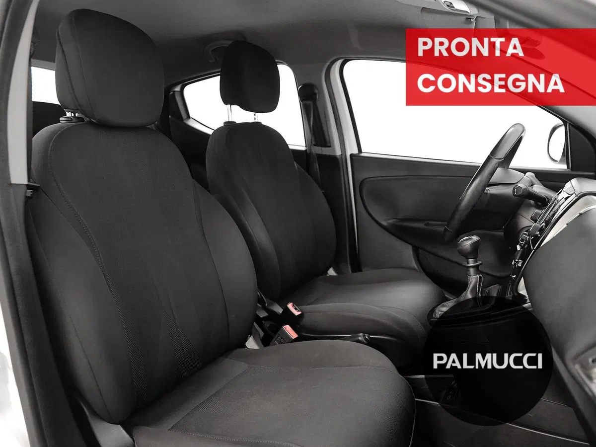 Lancia Ypsilon usata a Prato (14)