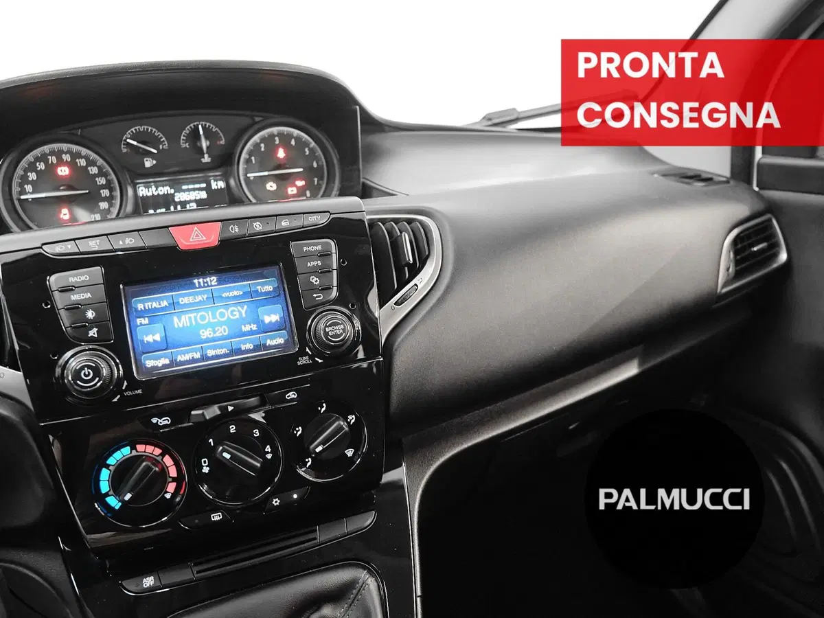 Lancia Ypsilon usata a Prato (18)