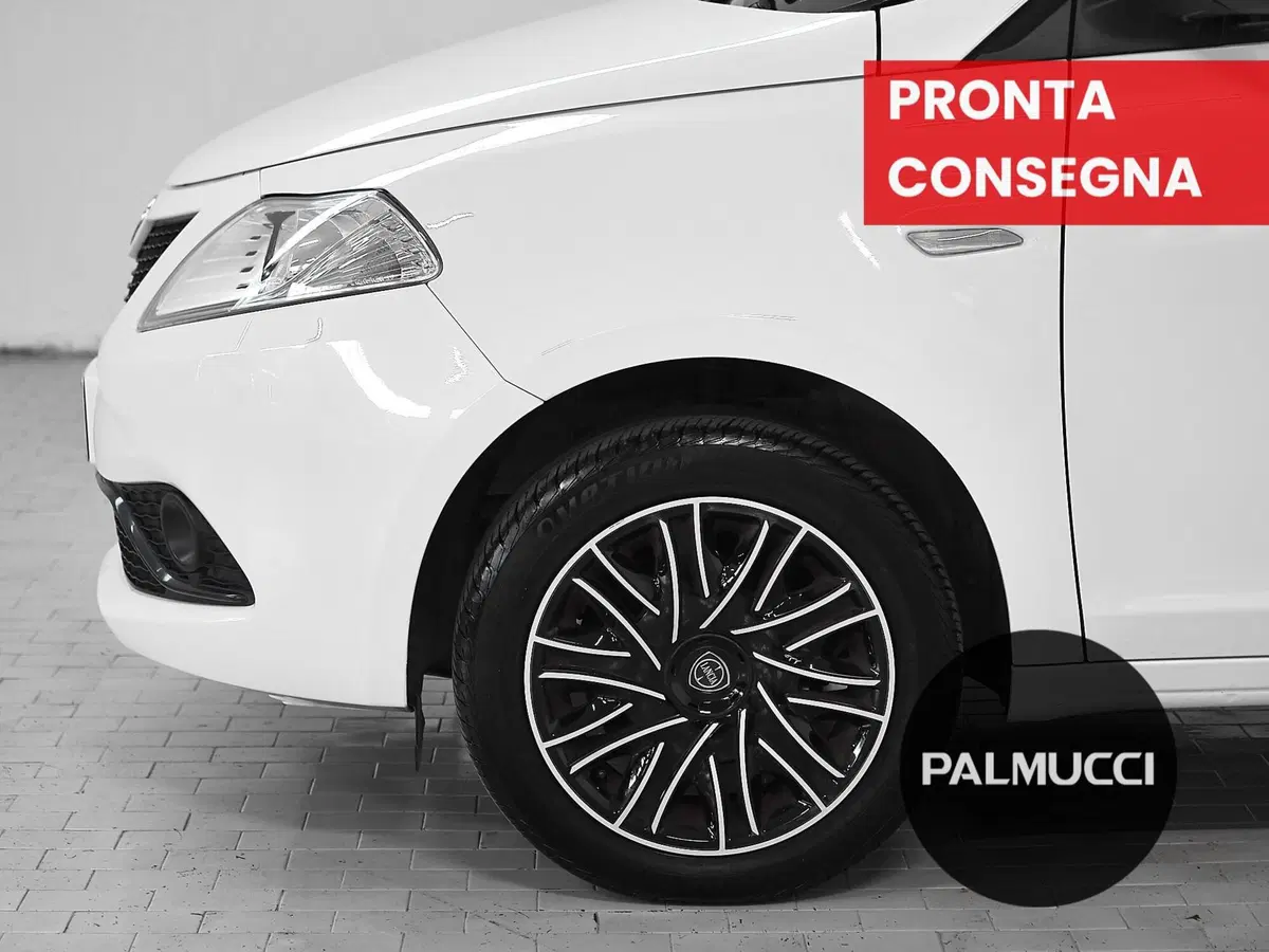 Lancia Ypsilon usata a Prato (7)