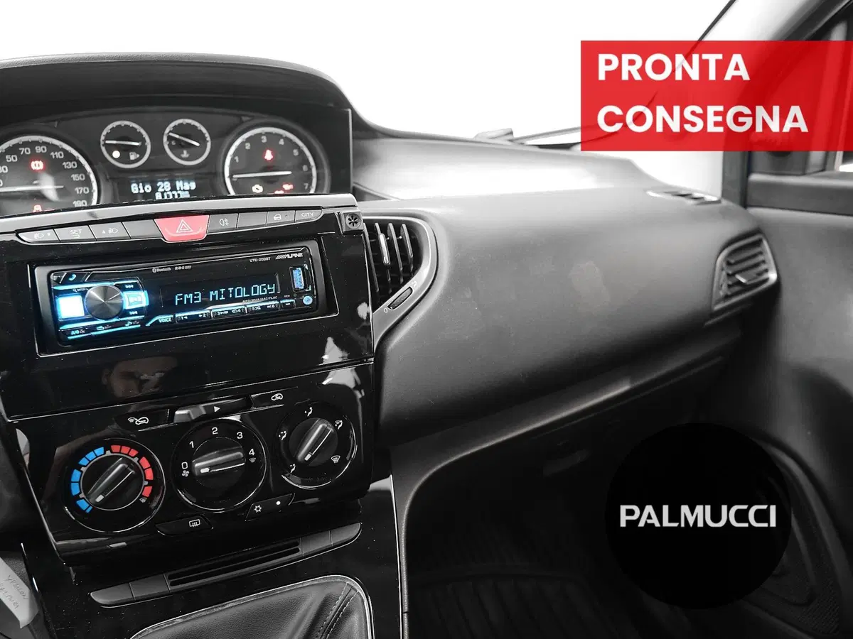 Lancia Ypsilon usata a Prato (14)