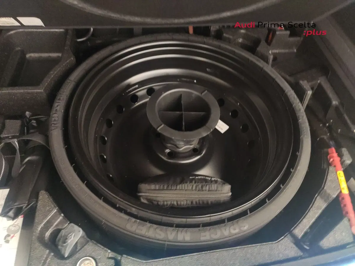 Audi Q4 Sportback usata a Avellino (15)