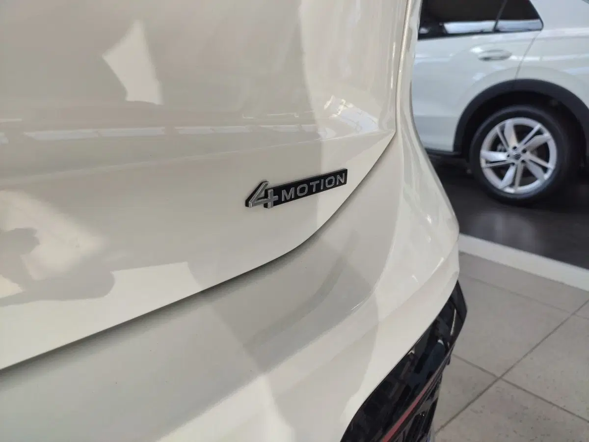 Volkswagen Tiguan nuova a Avellino (8)