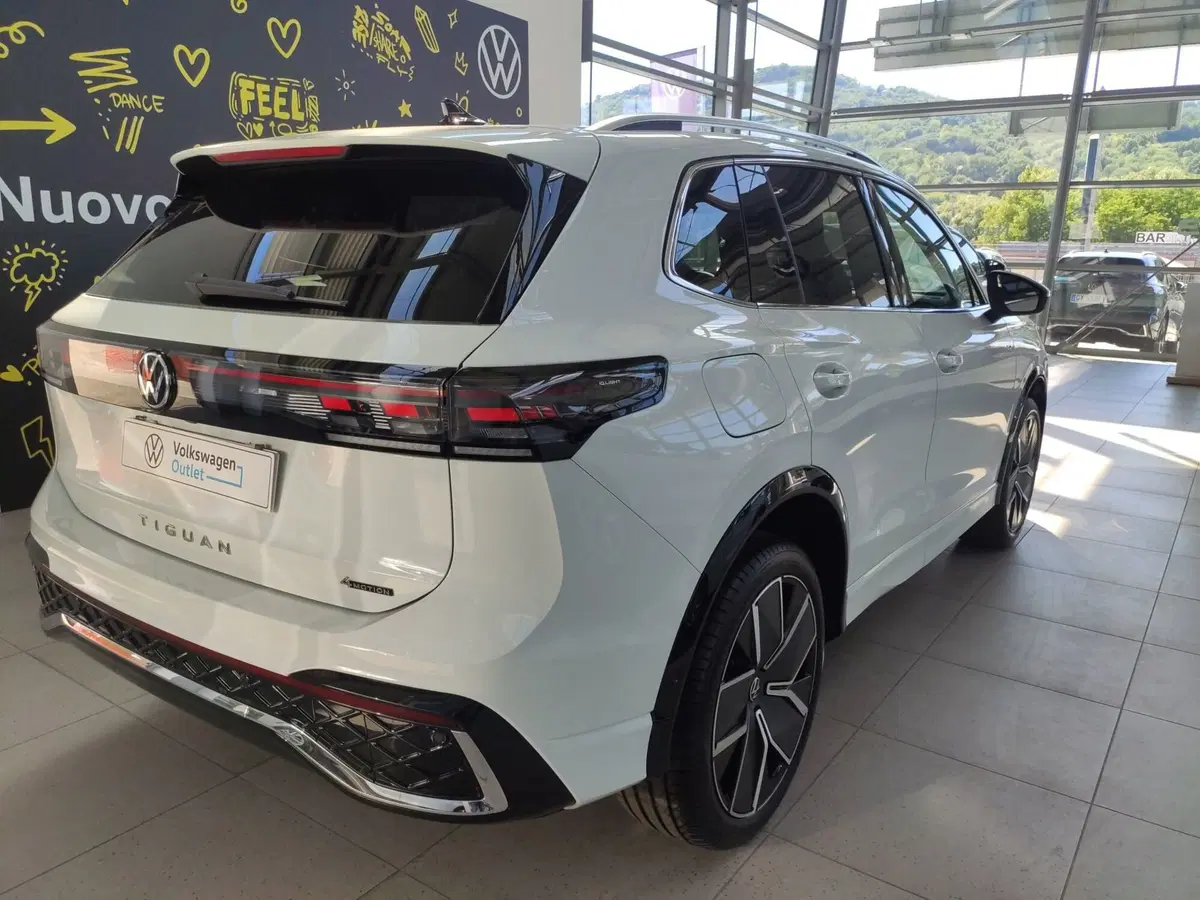 Volkswagen Tiguan nuova a Avellino (9)