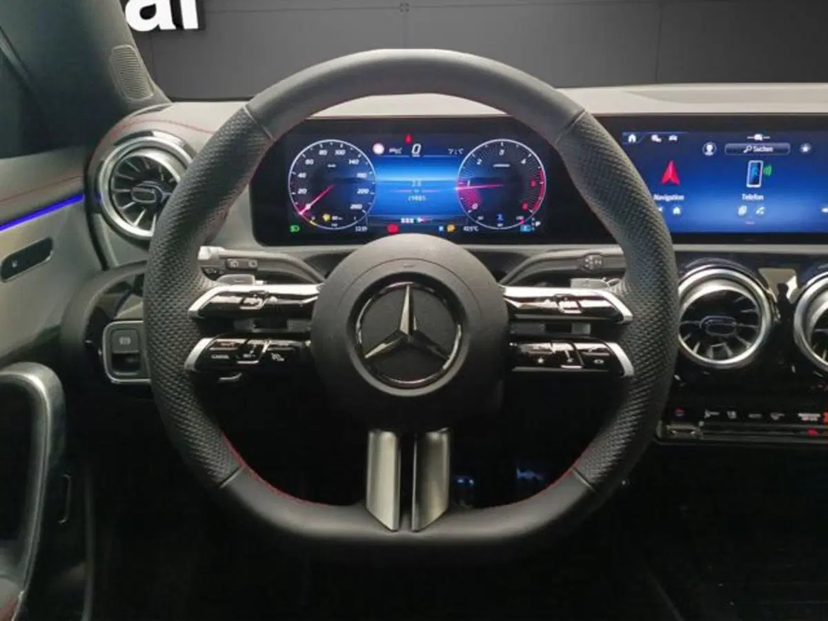 Mercedes-Benz CLA Shooting Brake usata a Milano (15)