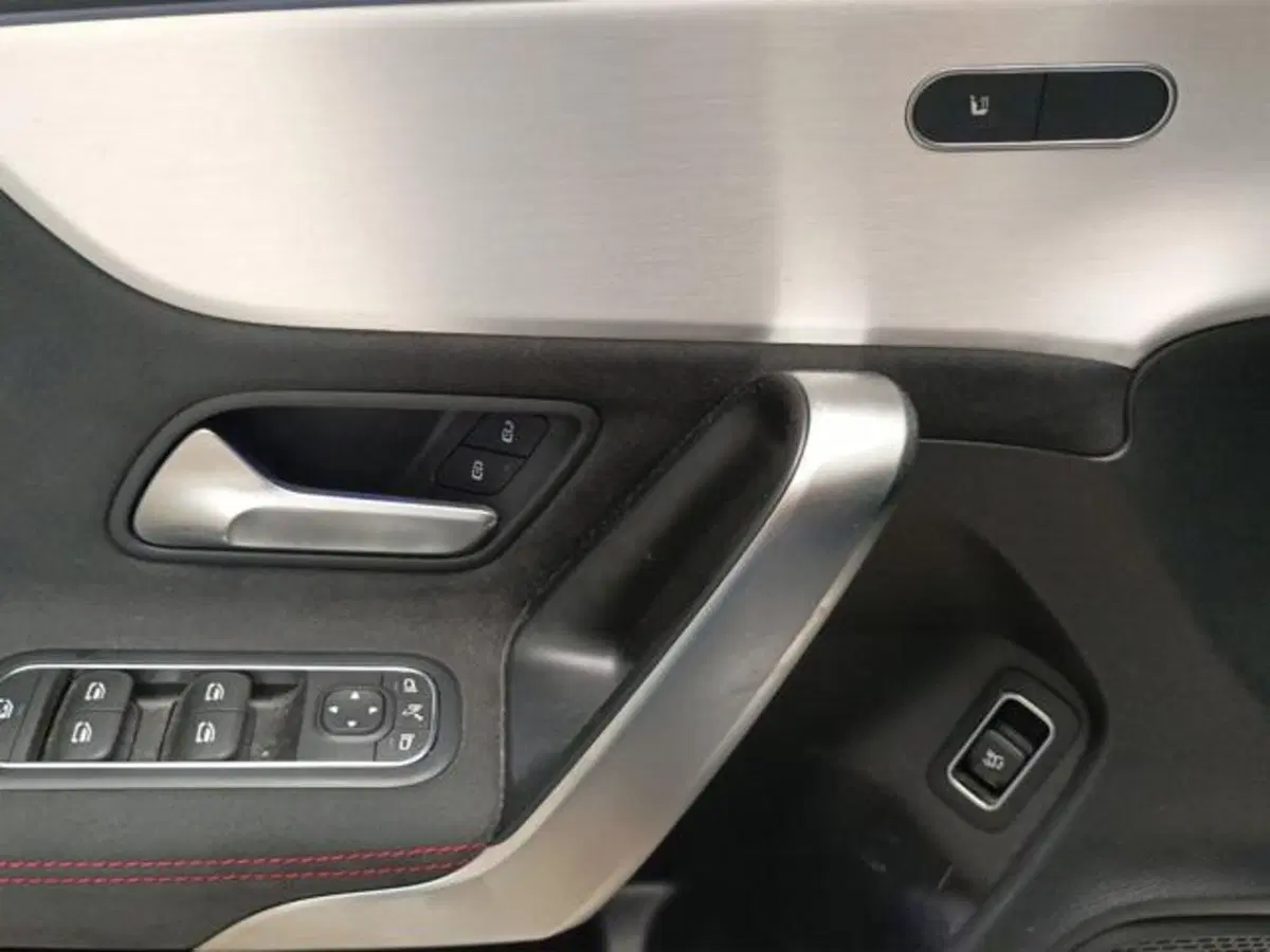 Mercedes-Benz CLA Shooting Brake usata a Milano (17)
