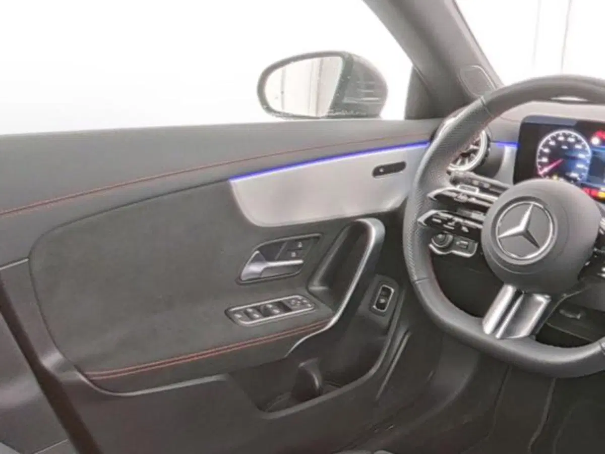 Mercedes-Benz CLA Shooting Brake usata a Milano (9)