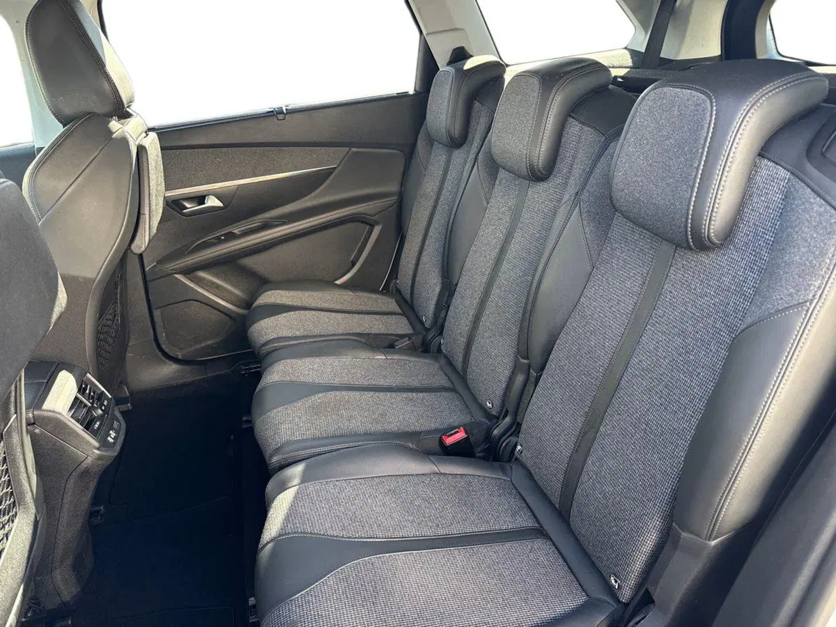 Peugeot 5008 usata a Milano (16)