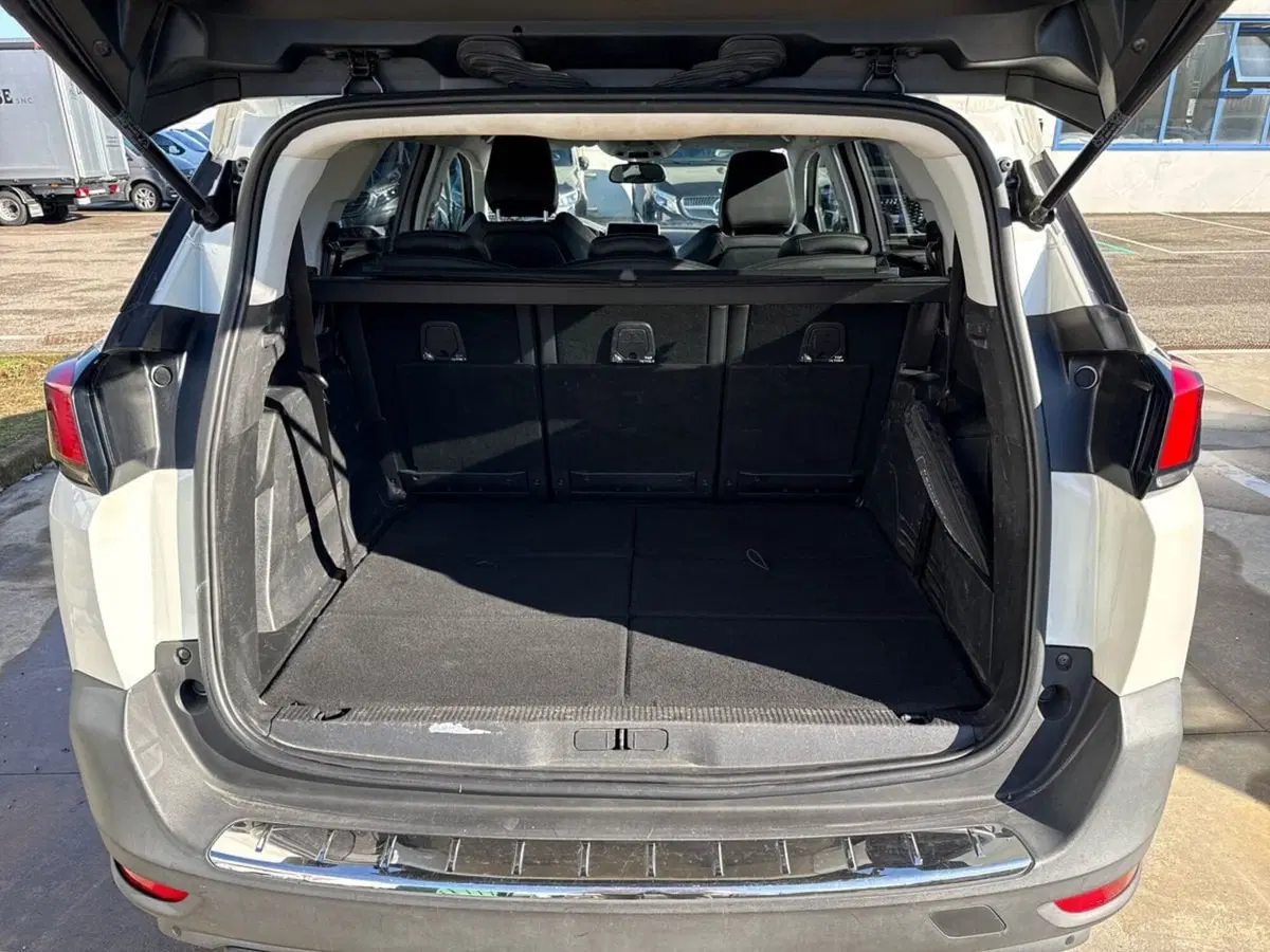 Peugeot 5008 usata a Milano (8)