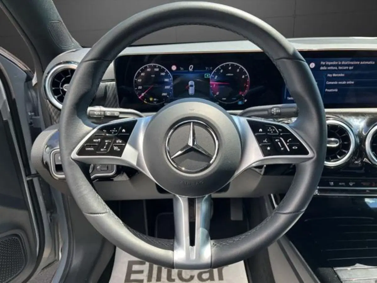 Mercedes-Benz Classe A Sedan usata a Milano (11)