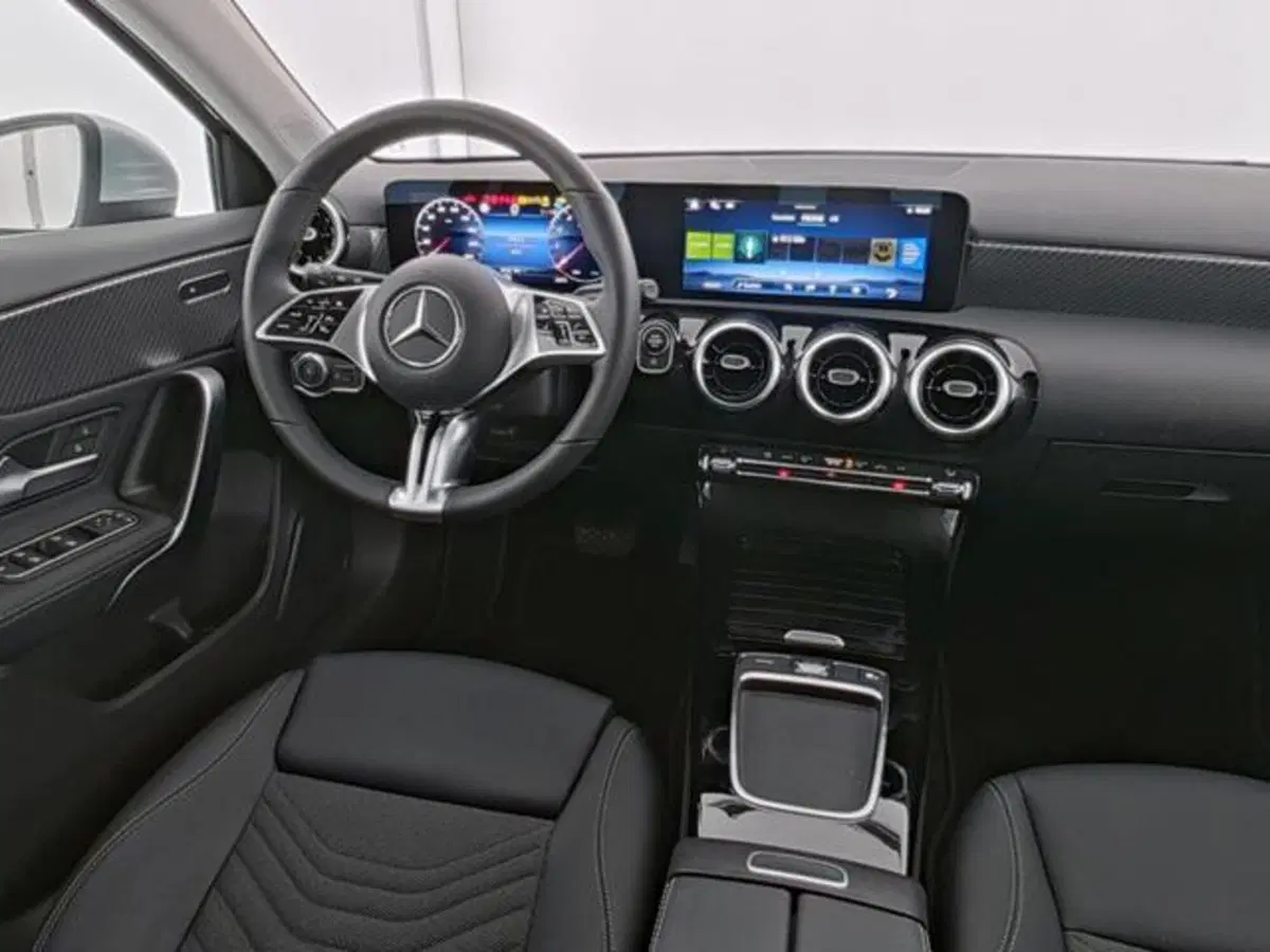 Mercedes-Benz Classe A Sedan usata a Milano (8)