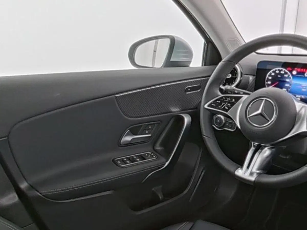 Mercedes-Benz Classe A Sedan usata a Milano (9)