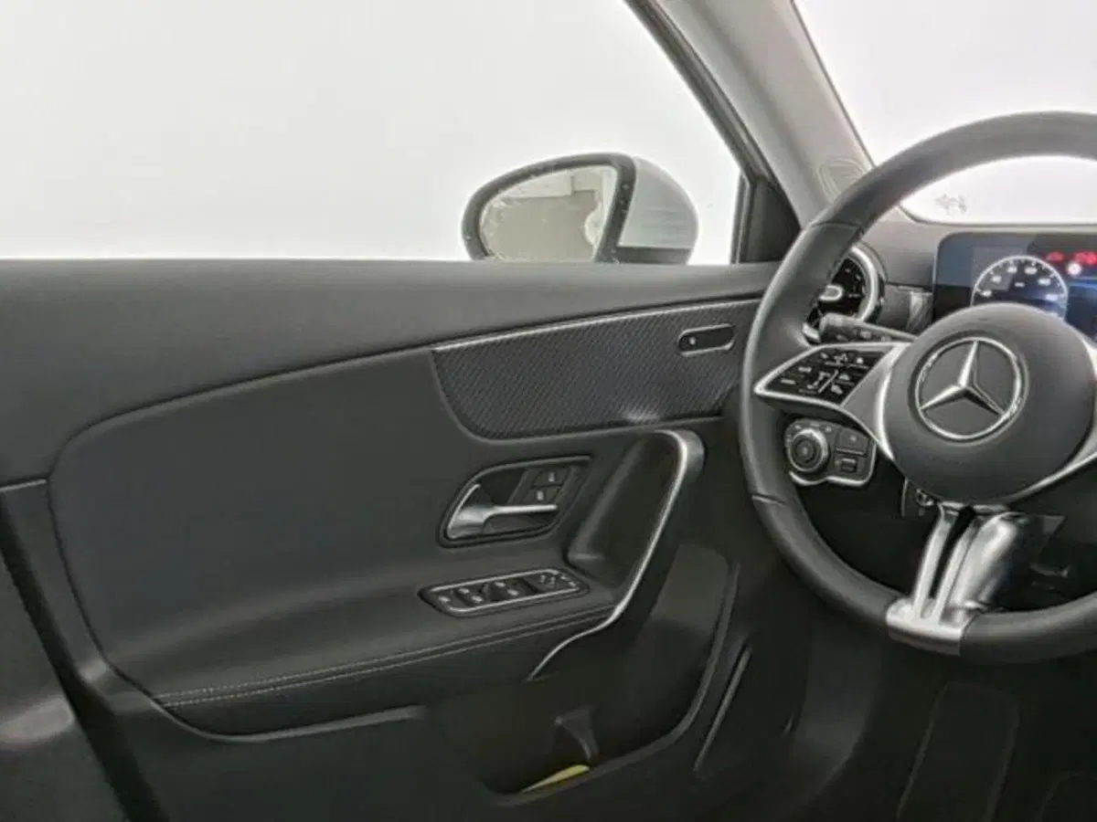 Mercedes-Benz Classe A Sedan usata a Milano (8)