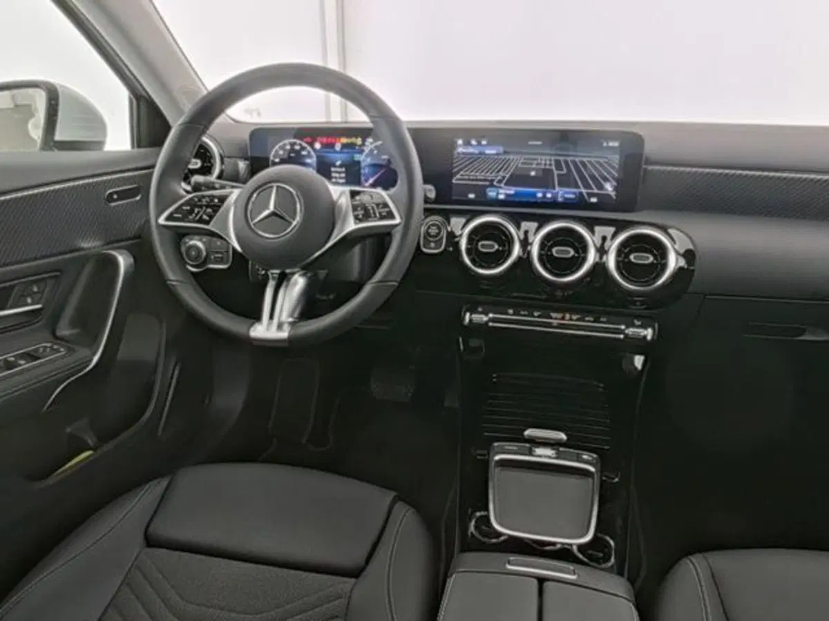 Mercedes-Benz Classe A Sedan usata a Milano (9)