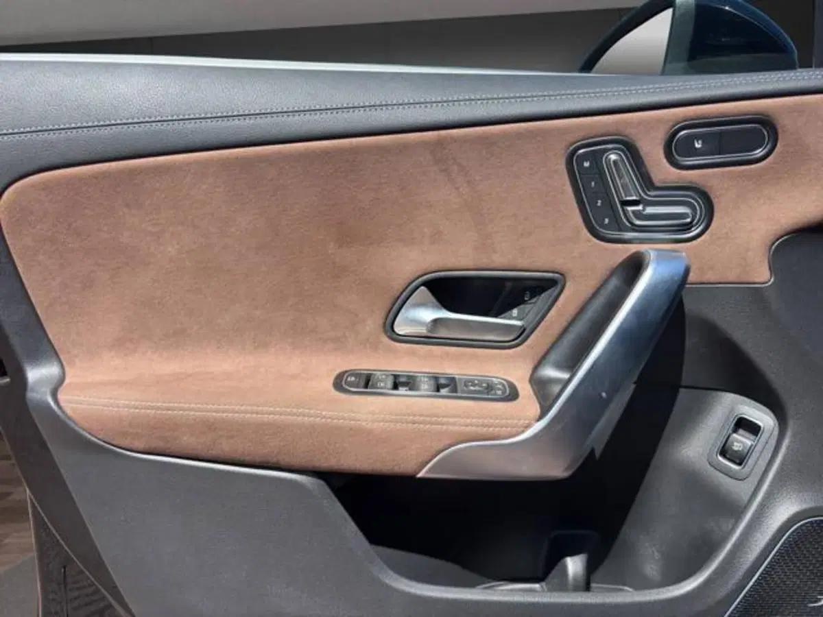 Mercedes-Benz CLA Shooting Brake usata a Milano (12)