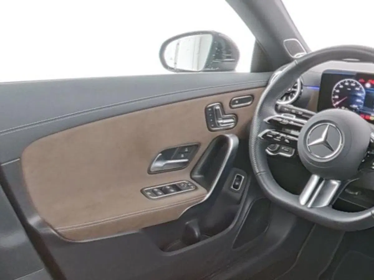 Mercedes-Benz CLA Shooting Brake usata a Milano (9)
