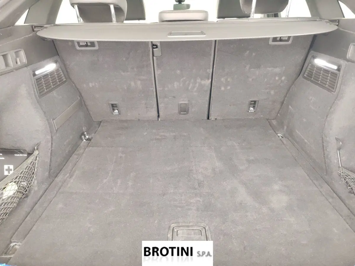 Audi Q4 Sportback usata a Massa-Carrara (15)