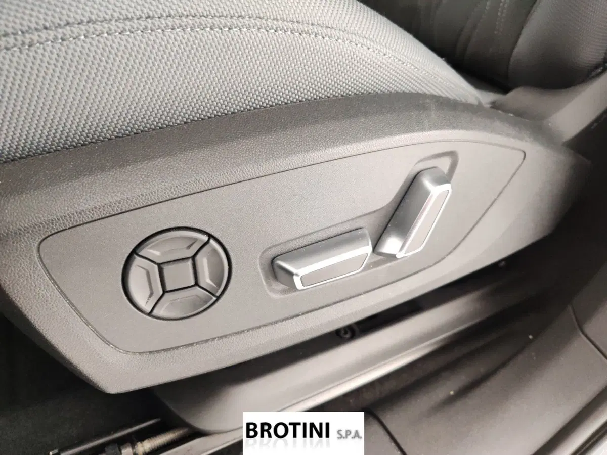 Audi Q3 Sportback usata a Massa-Carrara (11)