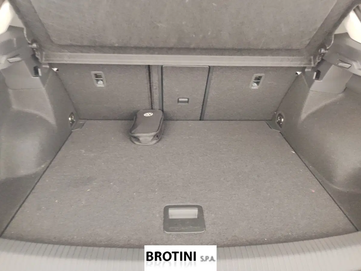 Volkswagen T-Roc usata a Massa-Carrara (14)