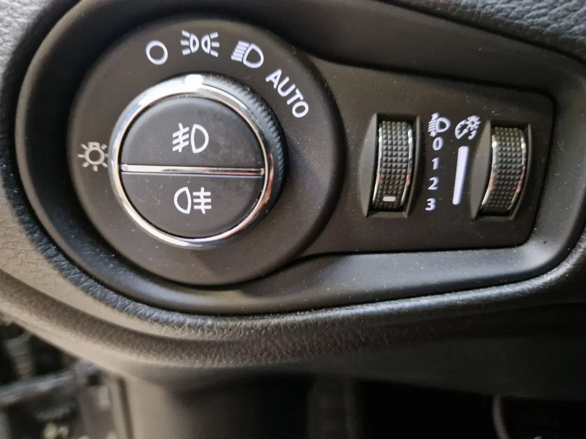 Jeep Renegade usata a Varese (17)