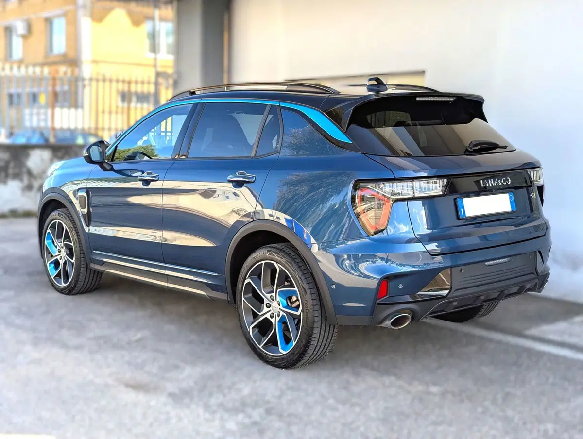 Lynk & Co 01 usata a Pescara (4)