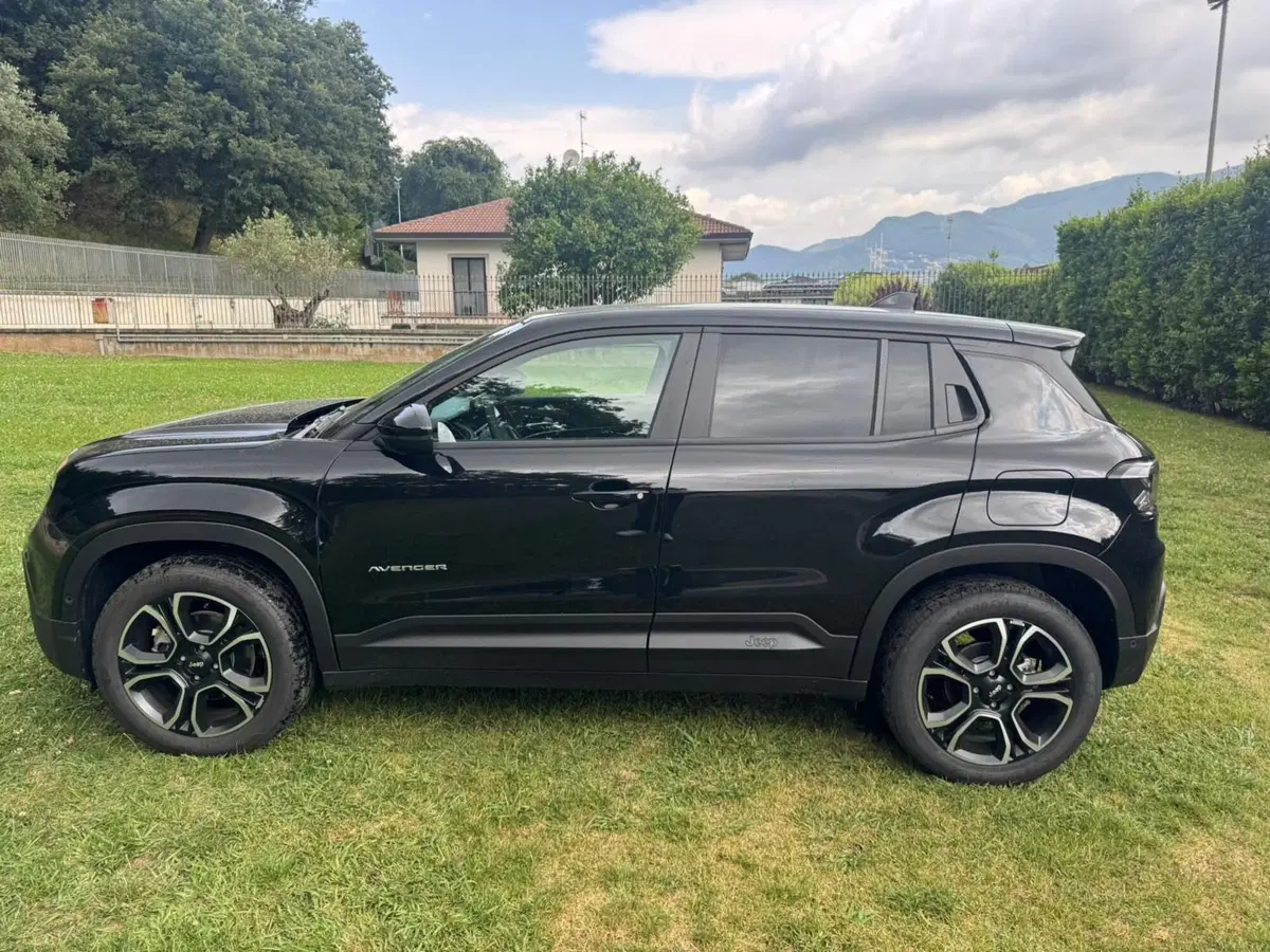 Jeep Avenger nuova a Salerno (10)