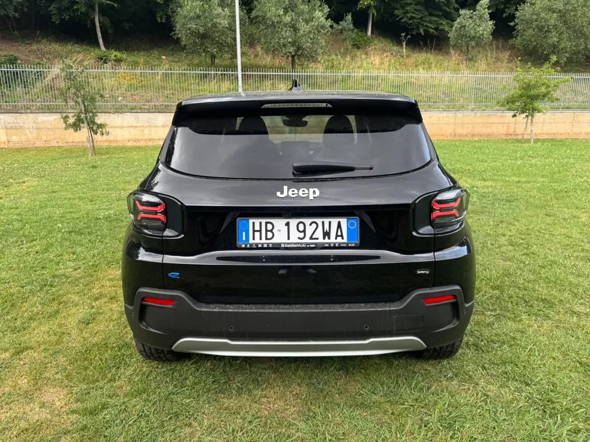 Jeep Avenger nuova a Salerno (11)