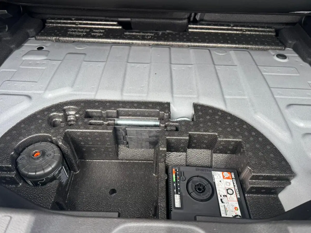 Jeep Avenger nuova a Salerno (15)