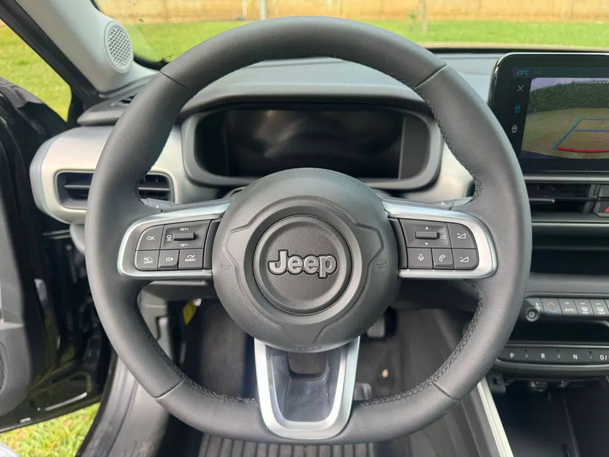 Jeep Avenger nuova a Salerno (19)