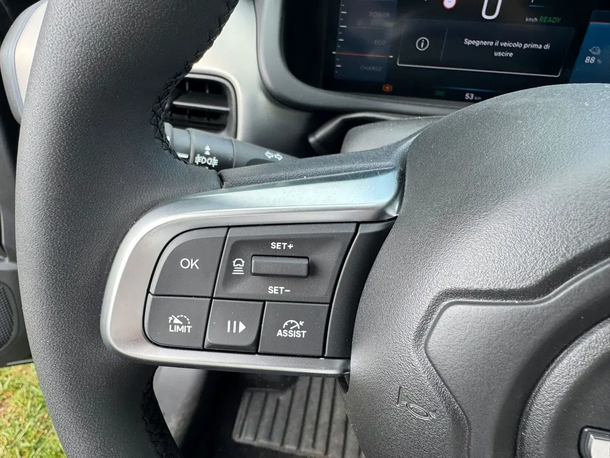 Jeep Avenger nuova a Salerno (20)
